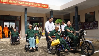 EVNSPC tổ chức thăm hỏi tri ân người có công với Nước