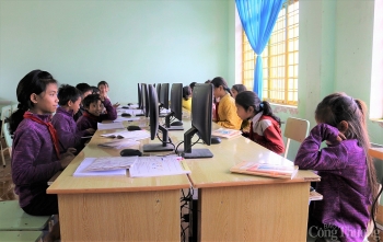 EVNGENCO 3 trao tặng 80 bộ máy vi tính cho học sinh Gia Lai và Kon Tum