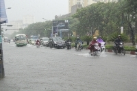 Áp thấp tiến gần bờ, Nghệ An - Hà Tĩnh nhiều nơi ngập sâu