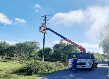 Điện lực Hà Tĩnh đảm bảo an toàn lưới điện trước mùa mưa bão