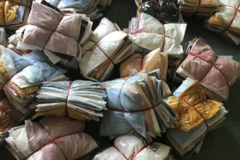 QLTT Nghệ An: Tạm giữ 930 áo phông có dấu hiệu giả mạo nhãn hiệu nổi tiếng