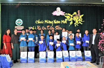 PC Quảng Trị: Tặng quà Tết tại Trung tâm mái ấm Tình Hồng và trẻ em khuyết tật