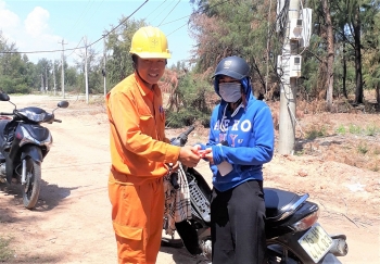 “Tấm lòng vàng” của công nhân ngành điện Thừa Thiên Huế
