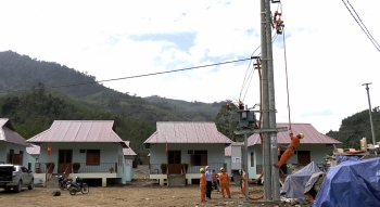 Điện về với đồng bào vùng sạt lở Quảng Nam trước Tết Tân Sửu