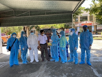 Những chú “kiến thợ” cần mẫn giữa tâm dịch Covid-19