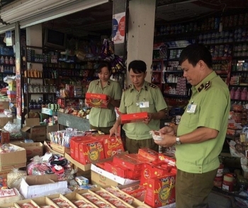 QLTT Quảng Nam: Kiểm tra nguồn gốc các sản phẩm bánh kẹo dịp Trung thu