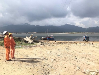 PC Phú Yên: Đưa vào sử dụng công trình đấu nối đường dây 22kV vượt cầu Đà Nông