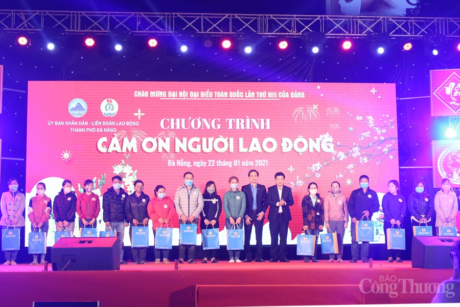 Đà Nẵng: Trao hàng nghìn phần quà tới người lao động dịp Tết