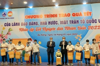 Chủ tịch nước Nguyễn Xuân Phúc thăm, tặng quà tết cho hộ nghèo tại TP. Đà Nẵng