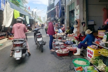 Đà Nẵng: Chợ tự phát, hàng rong tiềm tàng nguy cơ lây nhiễm Covid – 19, mất an toàn thực phẩm
