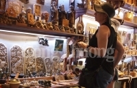 Bài 2 - Làng nghề truyền thống và du lịch: Đường ai nấy đi