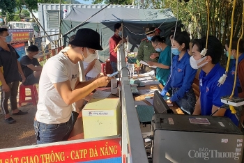 Đà Nẵng: Test nhanh Covid - 19 cho 100% người trên phương tiện vào thành phố