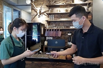 Đà Nẵng: Hàng quán nhộn nhịp khi bán tại chỗ