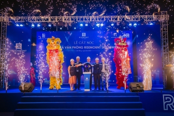 Cất nóc tòa nhà văn phòng Risemount Sky Tower