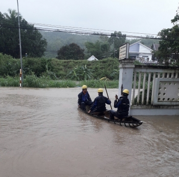 EVNCPC: Cấp điện trở lại toàn bộ 175.300 khách hàng bị ảnh hưởng do ngập lụt