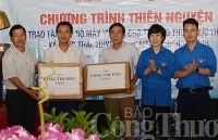 Báo Công Thương và Tập đoàn VinGroup trao quà cho thầy và trò tại đất học Nam Định