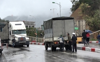 Nguyên nhân và giải pháp giải tỏa ách tắc xuất nhập khẩu ở biên giới phía Bắc
