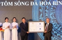 Tôm, cá sông Đà, Hòa Bình được trao chứng nhận nhãn hiệu