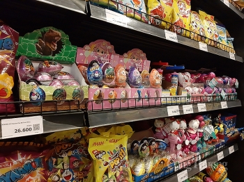 Hà Nội: Thị trường vắng bóng sản phẩm kẹo socola Kinder Surprise sản xuất tại Bỉ