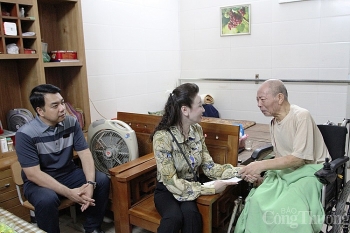 Hanoisme thăm hỏi, tặng quà gia đình Thương binh, liệt sỹ