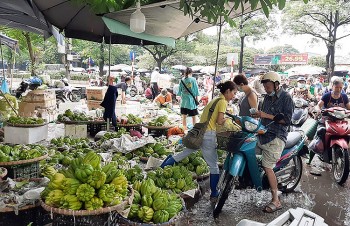 Nhộn nhịp thị trường rằm tháng 7