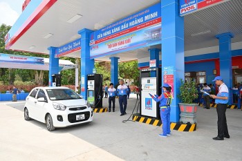 Công Thương qua góc nhìn báo chí ngày 17/9: Vì sao một số cửa hàng xăng dầu ngưng bán?