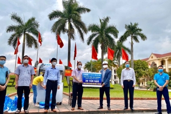 Tập đoàn Xây dựng Hòa Bình hỗ trợ 30 tấn gạo cho Hải Dương triển khai ATM gạo