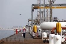Giá dầu thế giới tăng cao sau khi OPEC+ duy trì nguồn cung tăng vừa