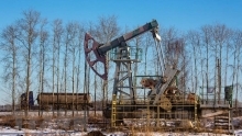 Giá dầu thế giới tăng kỷ lục phiên 1/3 do căng thẳng Nga-Ukraine