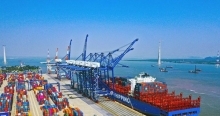 Hàng container qua cảng biển tăng mạnh