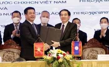 Nhiều định hướng hợp tác phát triển thương mại biên giới Việt Nam - Lào