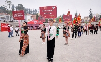 Những chiến mã Tây Bắc tung vó giữa ngợp ngời hoa hồng tại mùa giải “Vó ngựa trên mây”