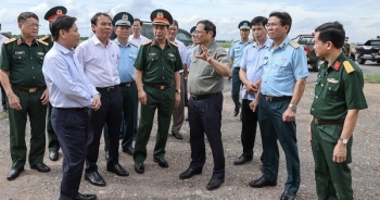 Thủ tướng khảo sát thực địa, chỉ đạo giải quyết tình trạng quá tải sân bay Tân Sơn Nhất