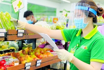 Mua sắm trong “bão” dịch: An toàn là trên hết