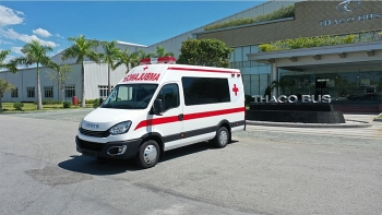 THACO tặng TP. Hồ Chí Minh 30 xe cứu thương và 25 xe tiêm vắc xin lưu động