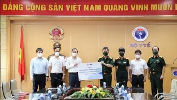 Bộ Y tế tiếp nhận 1.000.000 khẩu trang y tế tiêu chuẩn N95 do MB trao tặng
