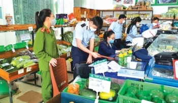 Lỗ hổng trong kiểm soát nguồn cung ứng rau ở siêu thị