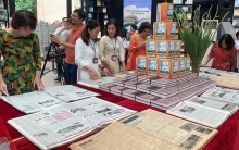 Trưng bày sách, tài liệu kỷ niệm 68 năm Ngày Giải phóng Thủ đô