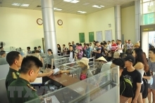 10 triệu lượt khách xuất nhập cảnh qua cặp cửa khẩu Móng Cái-Đông Hưng