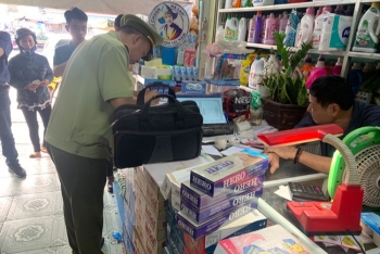 QLTT Bình Phước: Kiểm tra từng cửa hàng, cơ sở kinh doanh thuốc lá nhập lậu nhỏ lẻ