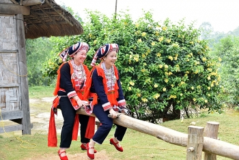 Hà Giang: Sắc màu độc đáo trong trang phục của phụ nữ Dao đỏ