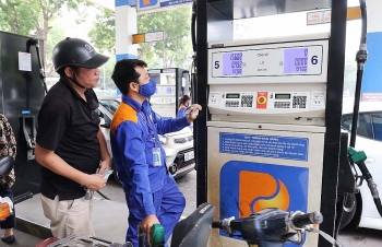 Công Thương qua góc nhìn báo chí ngày 22/5: Giá xăng dầu ngày 23/5 diễn biến thế nào?