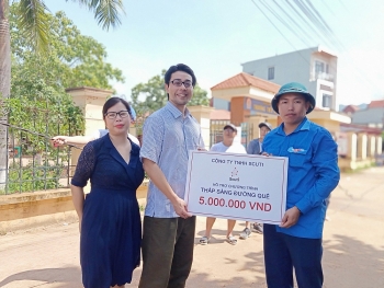 Công ty TNHH Scuti hỗ trợ chương trình “Thắp sáng đường quê” tại huyện nghèo Sơn Động
