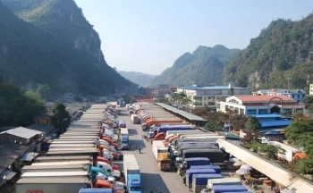 Mở các điểm trung chuyển để giải quyết tình trạng ùn tắc tại cửa khẩu