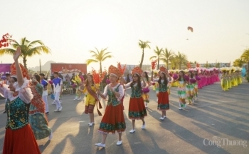 Quảng Ninh: Hàng vạn du khách tham gia Carnaval mùa Đông trong ngày đầu năm