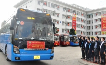 Hơn 500 chuyến xe đưa công nhân mỏ về quê đón Tết