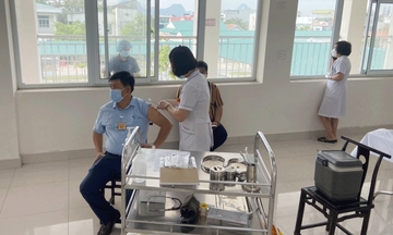 Quảng Ninh tiêm vắc xin Covid-19 cho hơn 70.000 cán bộ, công nhân ngành than
