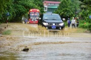 Mưa lớn, giao thông miền núi phía Bắc tê liệt
