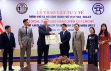 Hanoi donates two tonnes of face masks to New York City