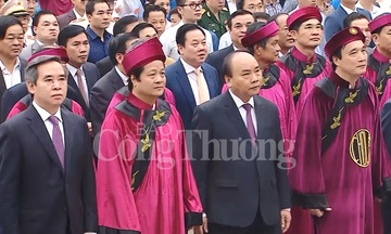 Hàng chục nghìn người dân đội mưa về dự lễ Giỗ Tổ Hùng Vương